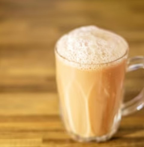 Ini resep minuman teh susu telur yang bisa membantu hangatkan badan. (Foto: Dok. Endeus TV)