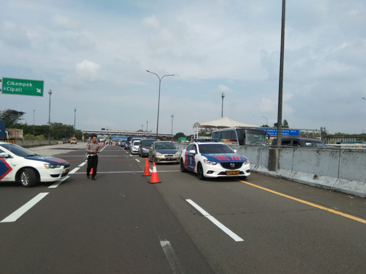 Jasa Marga <i>Contraflow</i> 23 Kilometer Tol Jakarta-Cikampek