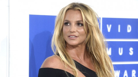 Heboh Britney Spears Pamer Foto Bugil, Netizen: Dia Butuh Bantuan