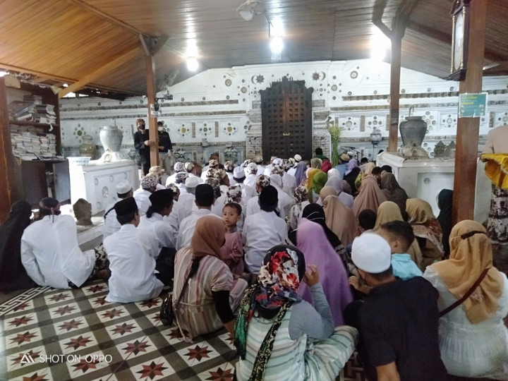 Grebek Syawal Keraton Kesepuhan Diboikot, Makam Sunan Gunung Jati Digembok