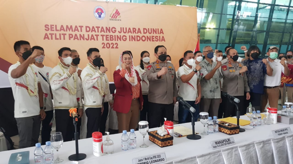 Tim uara dunia panjat tebing tiba di Indonesia, Rabu (11/5) (Ist)