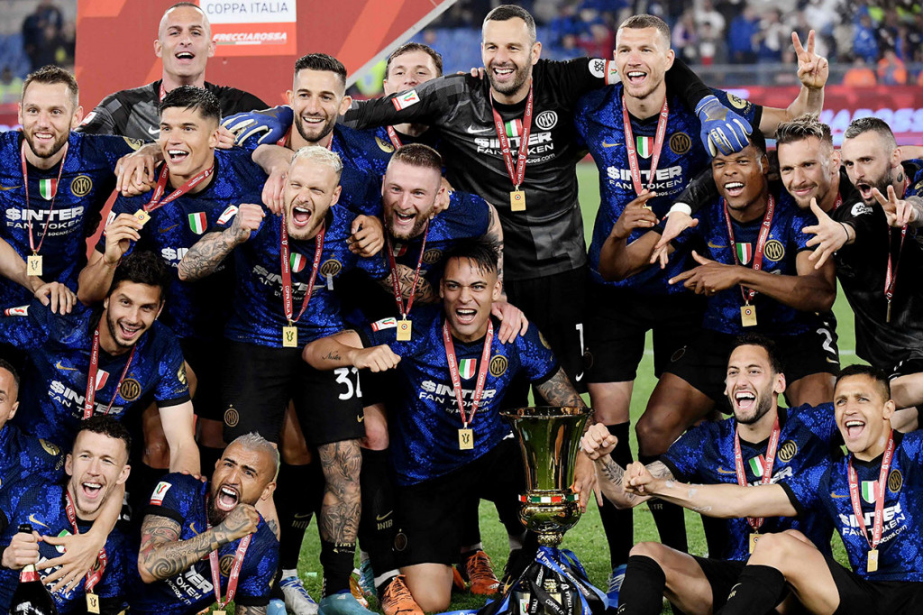 Selebrasi Para Pemain Inter Milan Usai Juara Piala Italia 2021/22