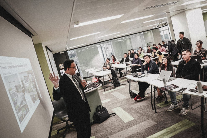 Anies Baswedan Berdialog dengan Mahasiswa Doktoral di London, Bahas Apa?