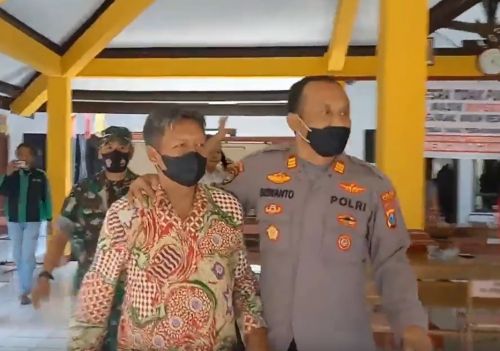 Diduga Selingkuh dengan 2 Wanita, Perangkat Desa Digeruduk Warga