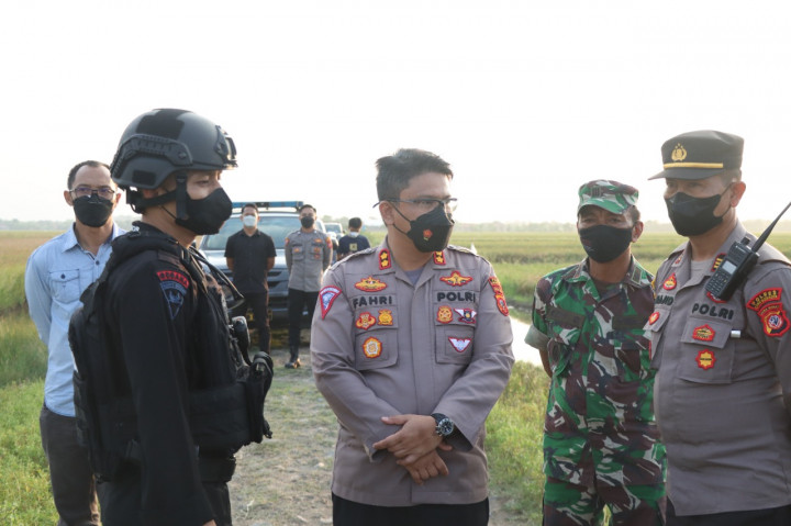 Nelayan di Cirebon Temukan Satu Peti Berisi 12 Granat