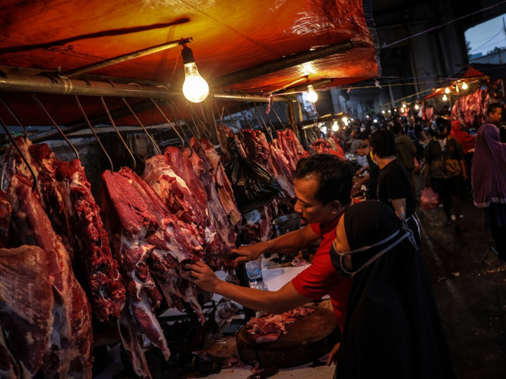 Ganjar Pastikan Stok Daging di Jateng Aman Meski PMK Merebak