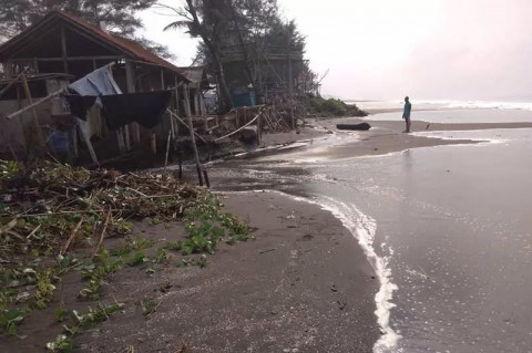 Waspada! Potensi Banjir Rob Pesisir Selatan Jawa Barat dan DIY