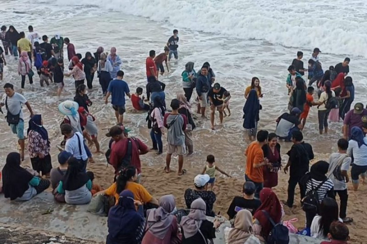 Gelombang Tinggi, 64 Petugas Jaga Kawasan Pantai Selatan Gunungkidul