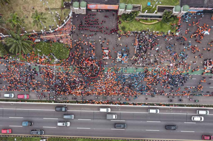 Foto Terpopuler: Udara Unjuk Rasa Buruh di Gedung DPR hingga Sheikh Mohamed bin Zayed Presiden Baru UEA