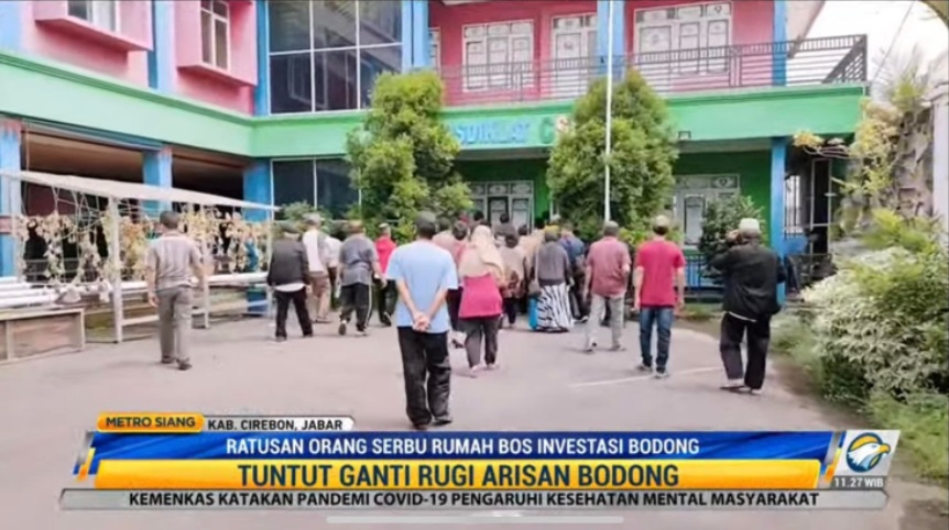 Perusahaan yang pimpinannya telah menerima vonis pengadilan itu tak kunjung mengembalikan uang nasabah. Metro TV