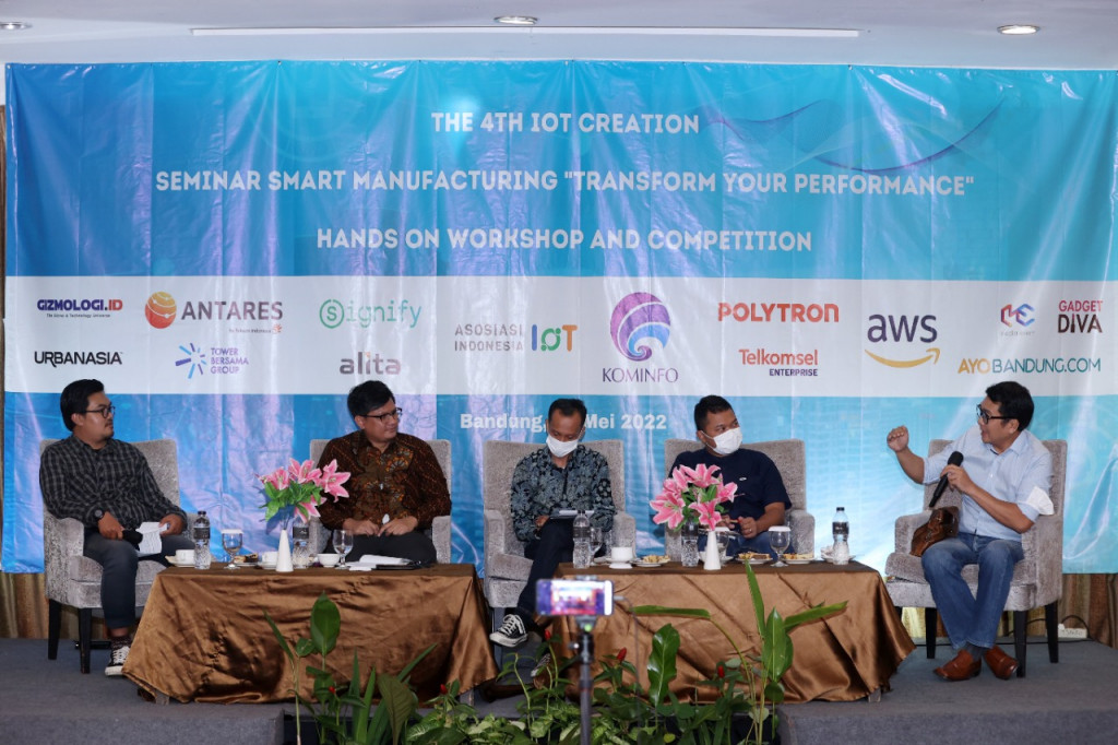 Seminar Smart Manufacturing Transform Your Performance yang digagas Asosiasi IoT Indonesia.