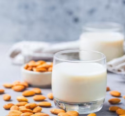 Ini resep membuat susu almond sendiri di rumah. (Foto: Dok. Endeus TV)