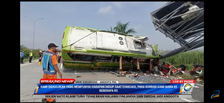 Kecelakaan Bus Menawaskan 13 Orang Dikemudikan Sopir Cadangan