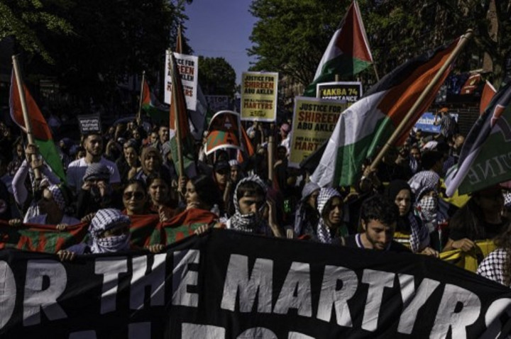 Peringatan Hari Nakba, Ratusan Orang Kecam Pembunuhan Jurnalis Palestina