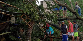 Strong Winds, Heavy Rain Damage 34 Houses in Serang
