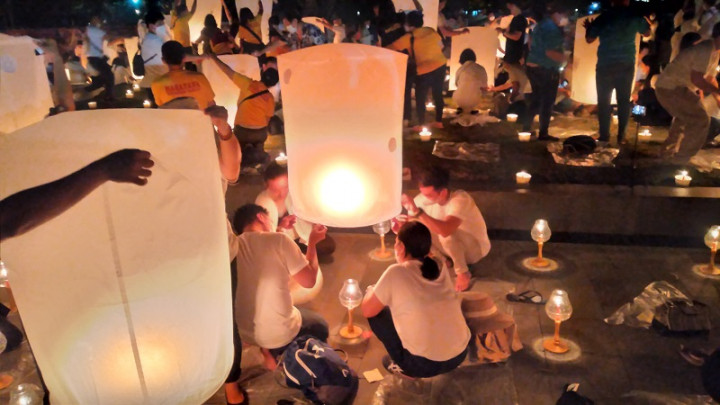 Rayakan Waisak, Lampion Diterbangkan dari Candi Borobudur