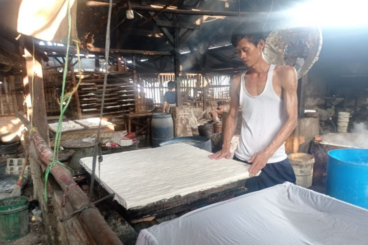 Perajin Tahu di Lebak Tercekik Harga Kedelai