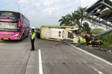 Kecelakaan Maut Bus Menewaskan Belasan Orang Hingga Perayaan Waisak
