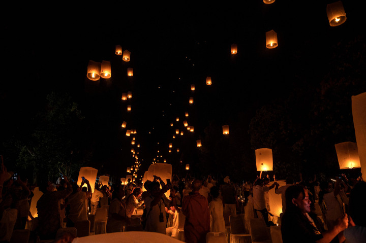 Ribuan Lampion Hiasi Langit Borobudur pada Malam Waisak 2022