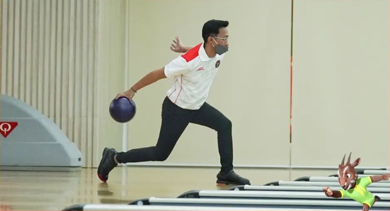 Atlet boling Indonesia Ryan Leonard Lalisang mempersembahkan medali emas SEA Games 2021 Vietnam bagi Indonesia (Instagram/Tim Indonesia Official)