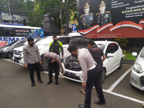 Viral, Pengendara Mobil Pribadi di Malang Gunakan Sirine dan Lampu Strobo
