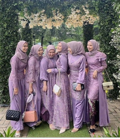 Baju Bridesmaid Hijab dengan Aksen Lace (Foto: Ist)