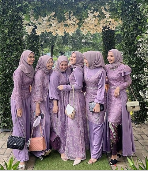 model dress bridesmaid brokat Bridesmaid Dress Brokat Hijab 35 Inspirasi Model Dress Bridesmaid Brokat Terbaru Di Tahun 2020 Bridesmaid Hijab