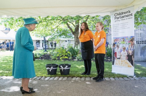 Pohon Gaharu dan 70 Tahun Kepemimpinan Ratu Elizabeth II