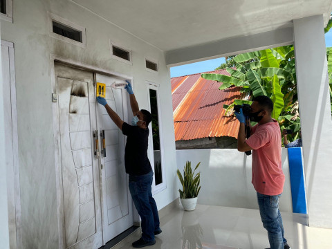 Polisi Amankan Barang Bukti Pengeboman Rumah Pimpinan Ponpes MBI Aceh Barat