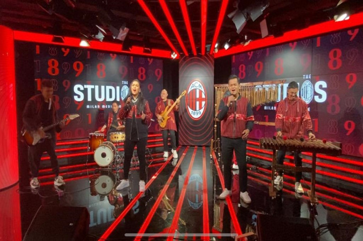 Angklung Bergema di Markas AC Milan