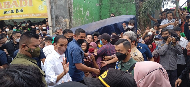Rp377 Juta Bantuan Tunai Dibagikan Jokowi di Bogor