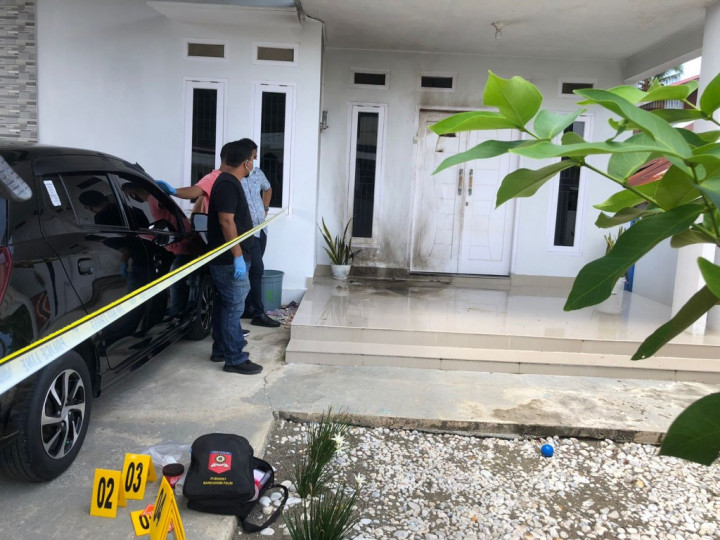 Pelemparan Molotov Rumah Pimpinan Ponpes MBI Hingga Emak-emak Protes Bau Peternakan