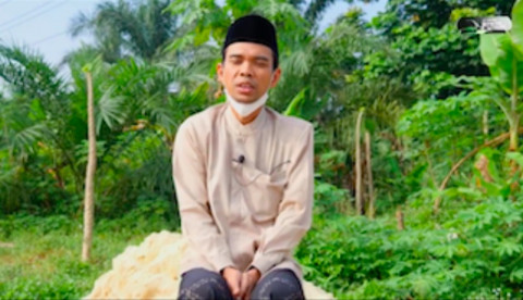 Ditolak Singapura, Denny Siregar ke Ustaz Abdul Somad: Orang Males Liat Elu