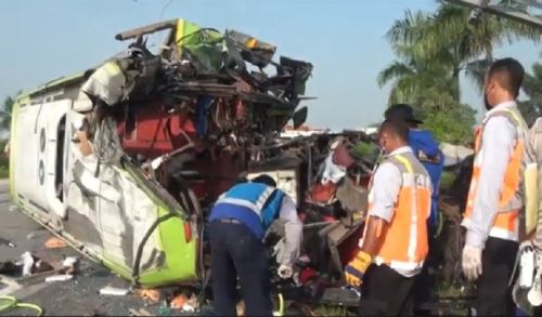 Dishub Jatim Pastikan Bus Kecelakaan Tunggal di Tol Sumo Laik Jalan