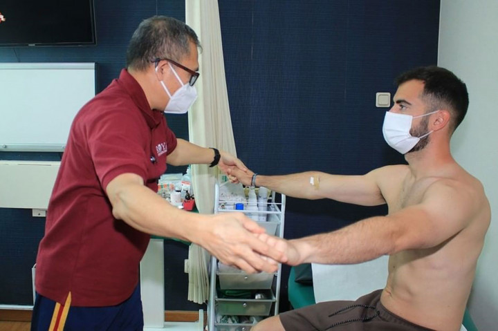 Potret Jordi Amat dan Sandy Walsh Saat Jalani Tes Medis