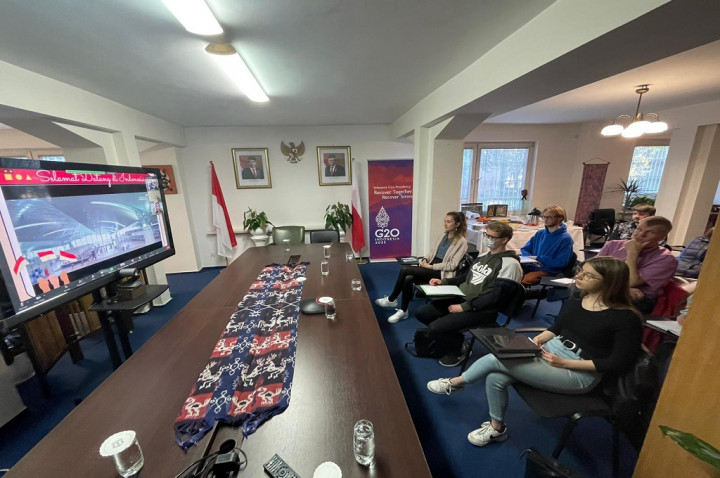 Perkenalkan Kebudayaan RI, KBRI Warsawa Gelar Kursus Bahasa Indonesia