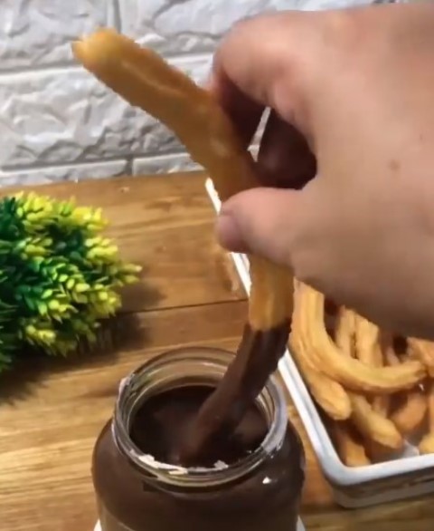 Yuk, buat camilan dari bahan tepung terigu yang super gampang ini. (Foto: Dok. Instagram Instagram Dunia Resep/@dunia.resep)