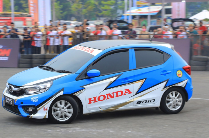 V-Mod Menantang Digimod untuk Memodifikasi Honda Brio