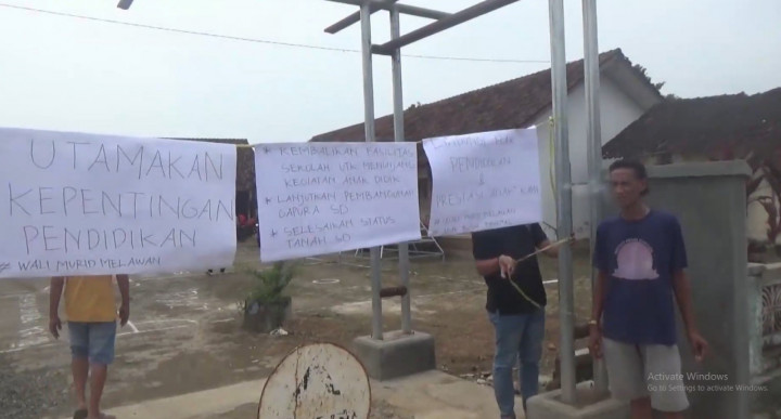 Lahan Sekolah Dicaplok Desa, Siswa SD Tak Bisa KBM