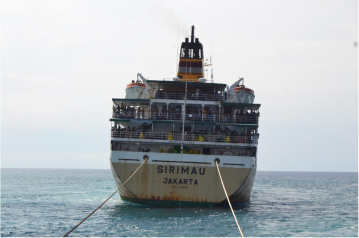 KM Sirimau yang Kandas Berhasil Ditarik ke Laut Dalam
