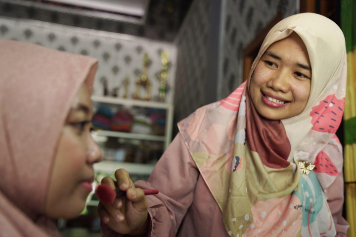 Manfaatkan Medsos, Salon Kecantikan Milik Alumni SMK Ini Raup Ratusan Juta Rupiah