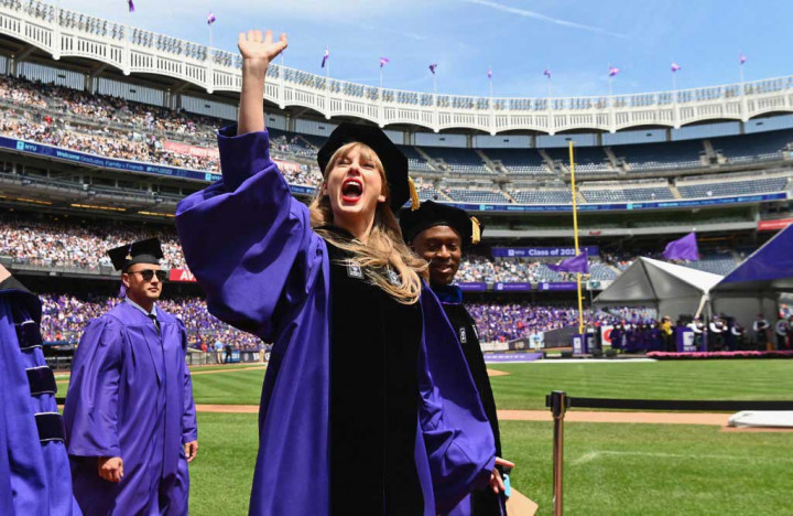 Isi Pidato Taylor Swift Saat Menerima Gelar Doktor di NYU, <i>Full</i> Lelucon dan Motivasi