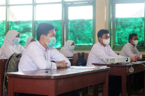 Dinas Pendidikan Tangerang Belum Izinkan Siswa dan Guru Lepas Masker