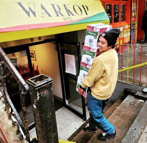 Ini lho tempat ngopi khas Indonesia banget di beberapa luar negeri. (Foto: Dok. Instagram Warkop NYC/@warkopnyc)