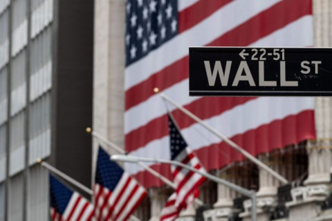 Wall Street Betah di Zona Merah