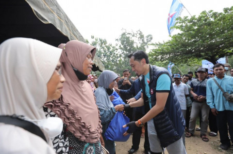 Pulang Kampung ke Pacitan, Ibas Bagikan 600 Paket Sembako ke Masyarakat