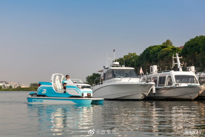 Keren, Mobil Listrik Murah Wuling Disulap Jadi Speed Boat