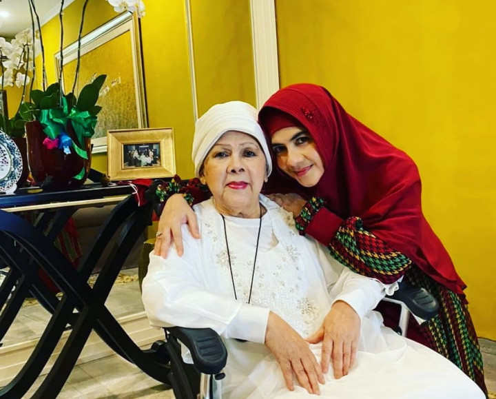 Penyanyi Senior Ivo Nilakhresna Meninggal Dunia