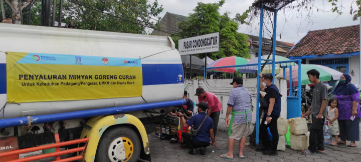 Bulog DIY Distribusikan 10 Ribu Liter Minyak Goreng