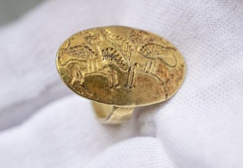 Yayasan Nobel Kembalikan Cincin Emas Kuno ke Yunani